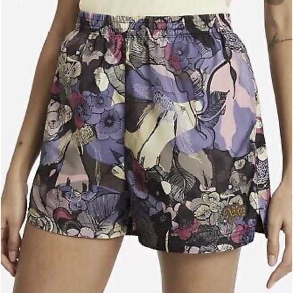 Nike Women’s Size Medium Femme Floral Shorts - Picture 1 of 12